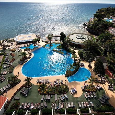 Pestana Carlton Madeira Ocean Resort Hotel Фуншал Екстер'єр фото The swimming pool at the hotel