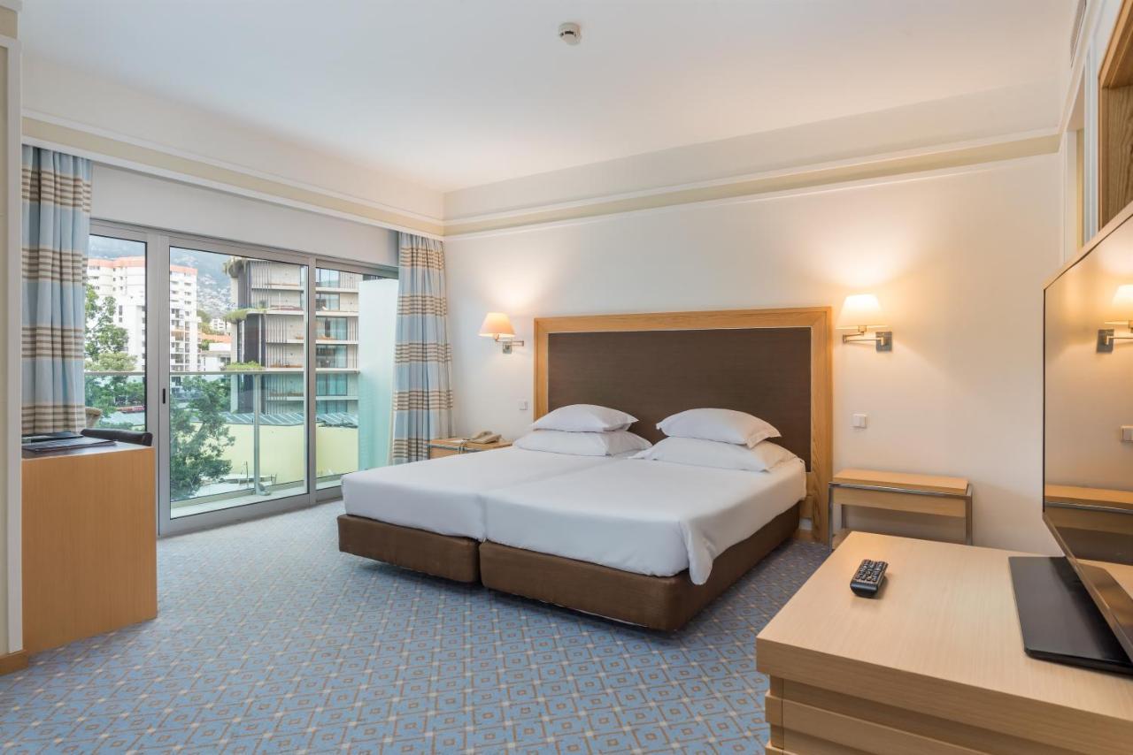 Pestana Carlton Madeira Ocean Resort Hotel Фуншал Екстер'єр фото A room at the hotel