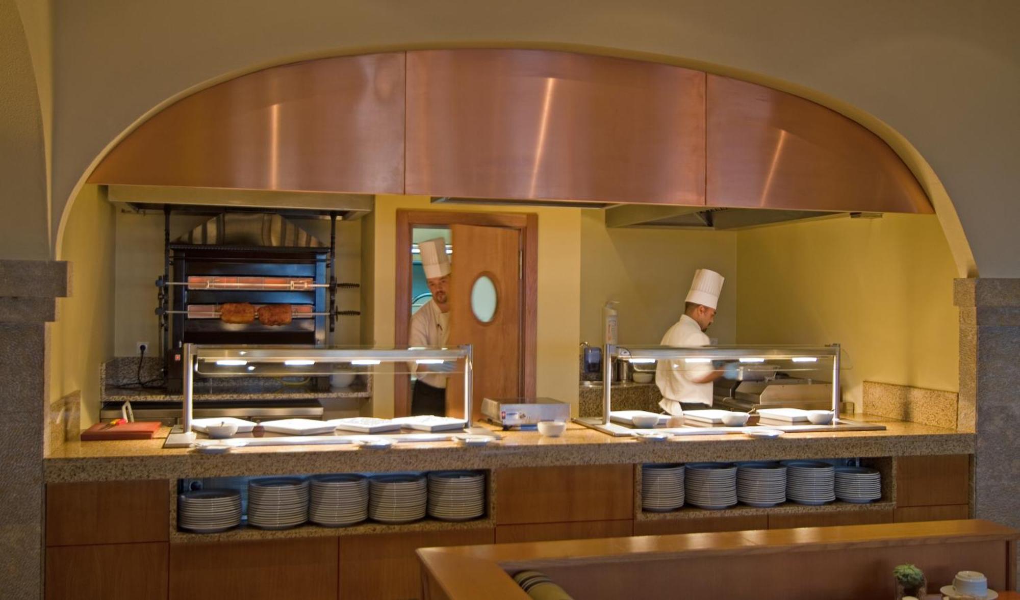 Pestana Carlton Madeira Ocean Resort Hotel Фуншал Екстер'єр фото A hot plate at a buffet