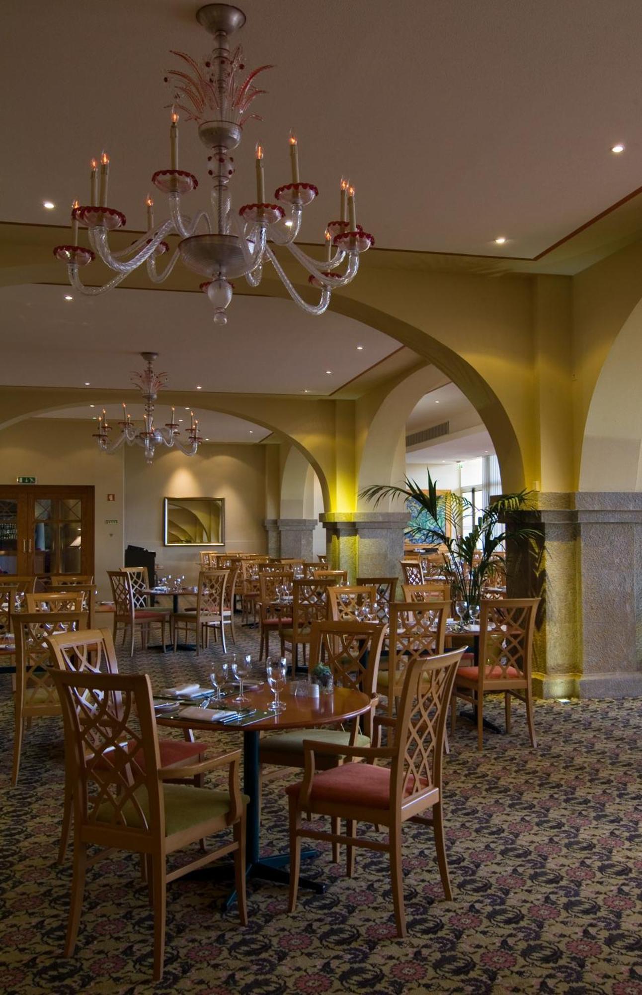 Pestana Carlton Madeira Ocean Resort Hotel Фуншал Екстер'єр фото The restaurant at the hotel
