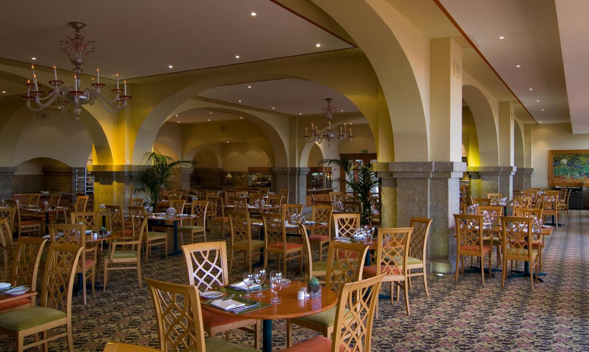 Pestana Carlton Madeira Ocean Resort Hotel Фуншал Екстер'єр фото The restaurant at the Royal Automobile Club
