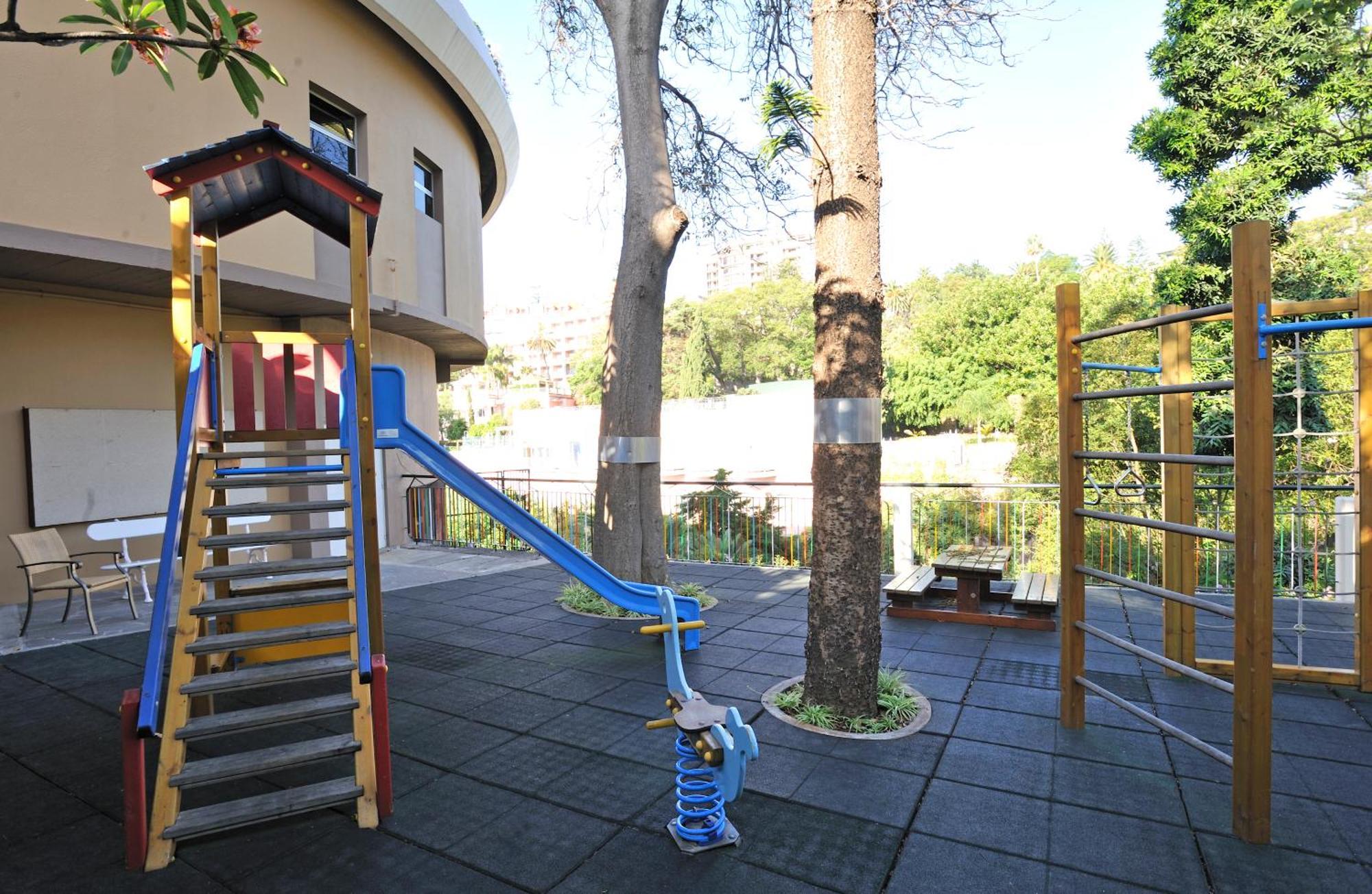 Pestana Carlton Madeira Ocean Resort Hotel Фуншал Екстер'єр фото Playground at the International School of Düsseldorf